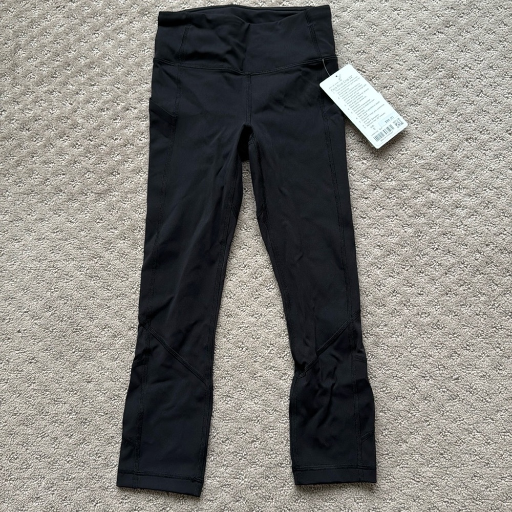 Lululemon pace rival crop